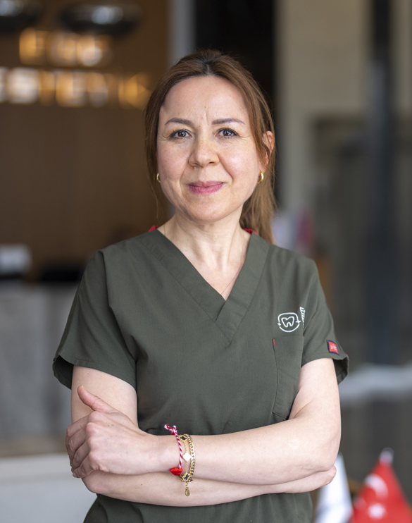 Diş Hekimi Ayşegül Onuşluel
