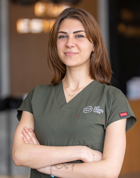 Diş Hekimi Elif Aybike Coşgunarslan